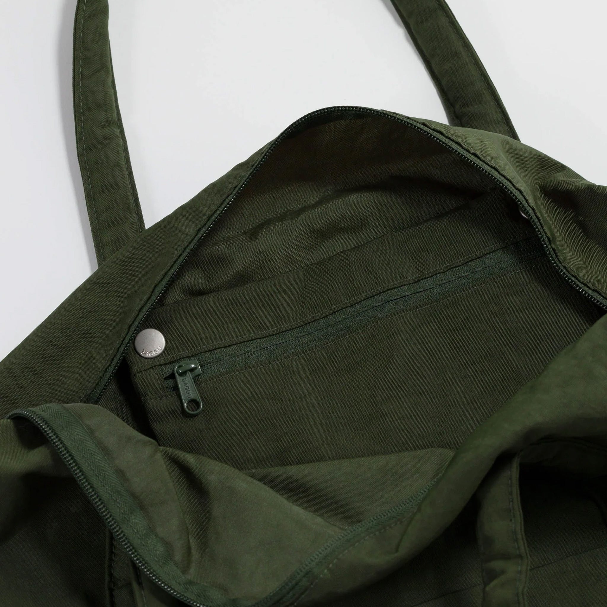 Close detail photo of the Cloud Bag - Bay Laurel.