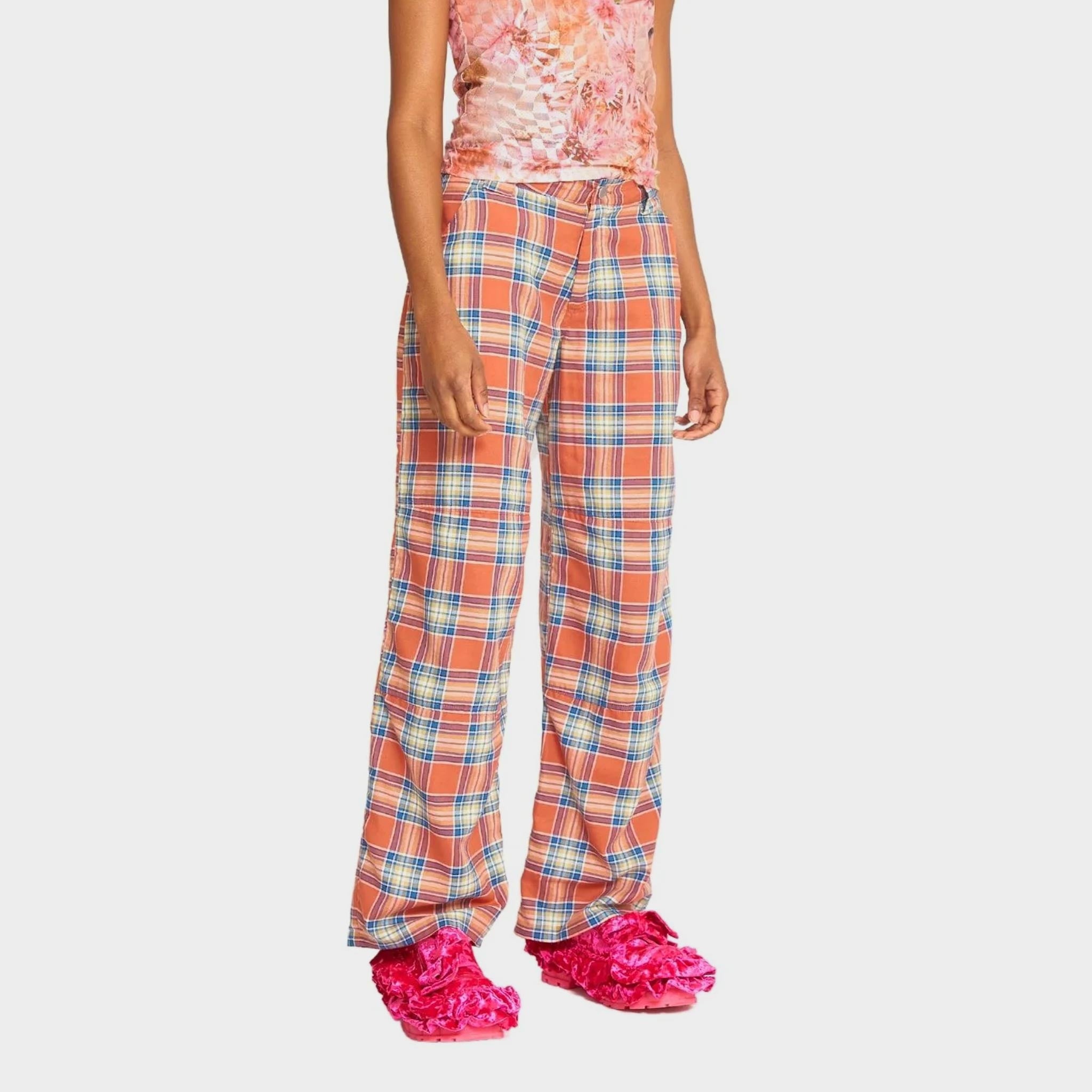 A mid body shot of the Clover Pant, featuring a button closure and zip fly, 2 side pockets.