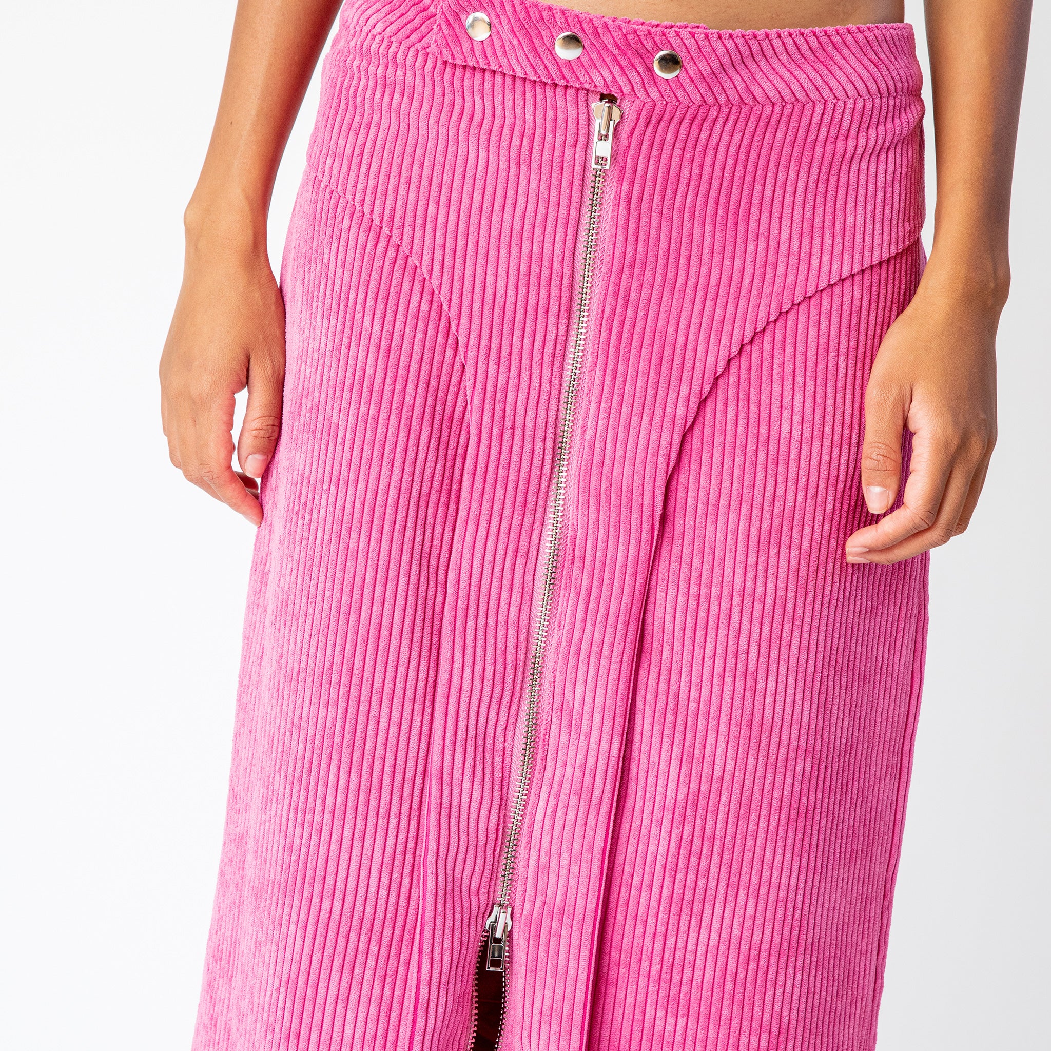 Detailed photo of silver front zipper hardware and 3 front waistband button snaps.