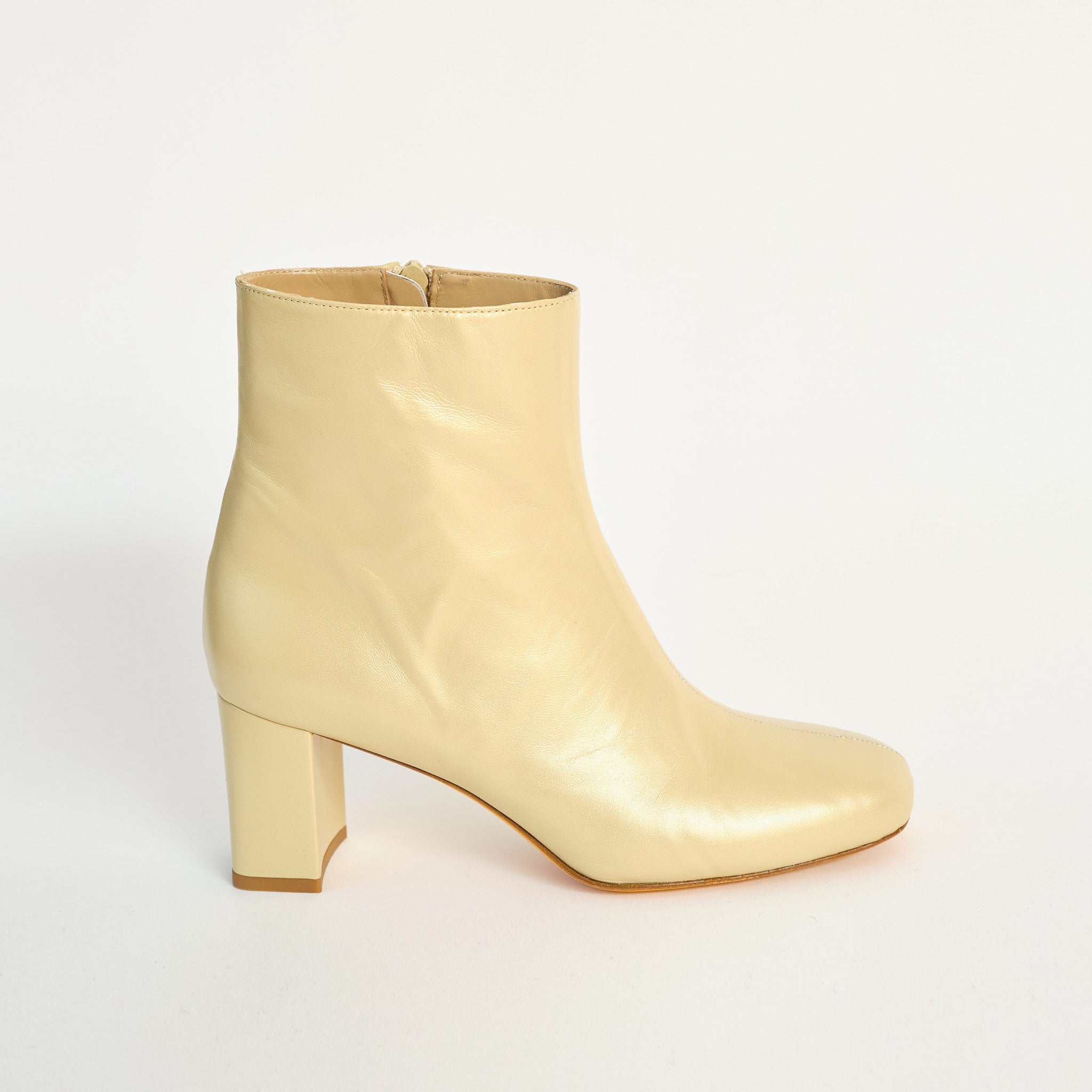 Agnes Boot in crepe color - side view.