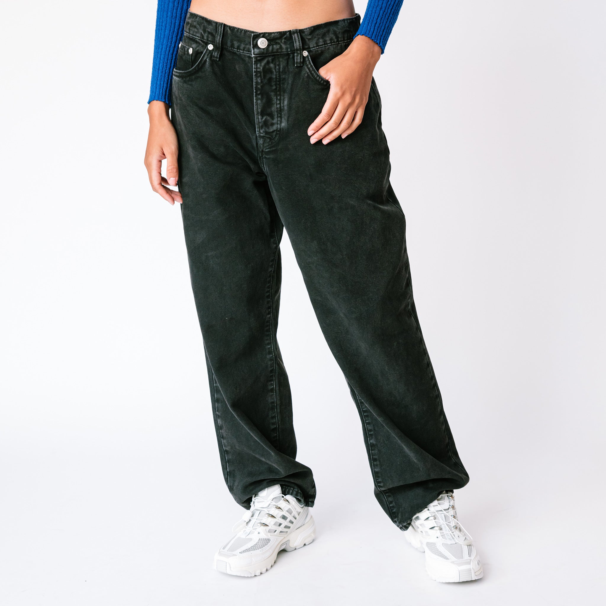 The Big Ol' Jeans in washed black canvas in a baggy fit, paired with a cropped blue sweater and white sneakers.