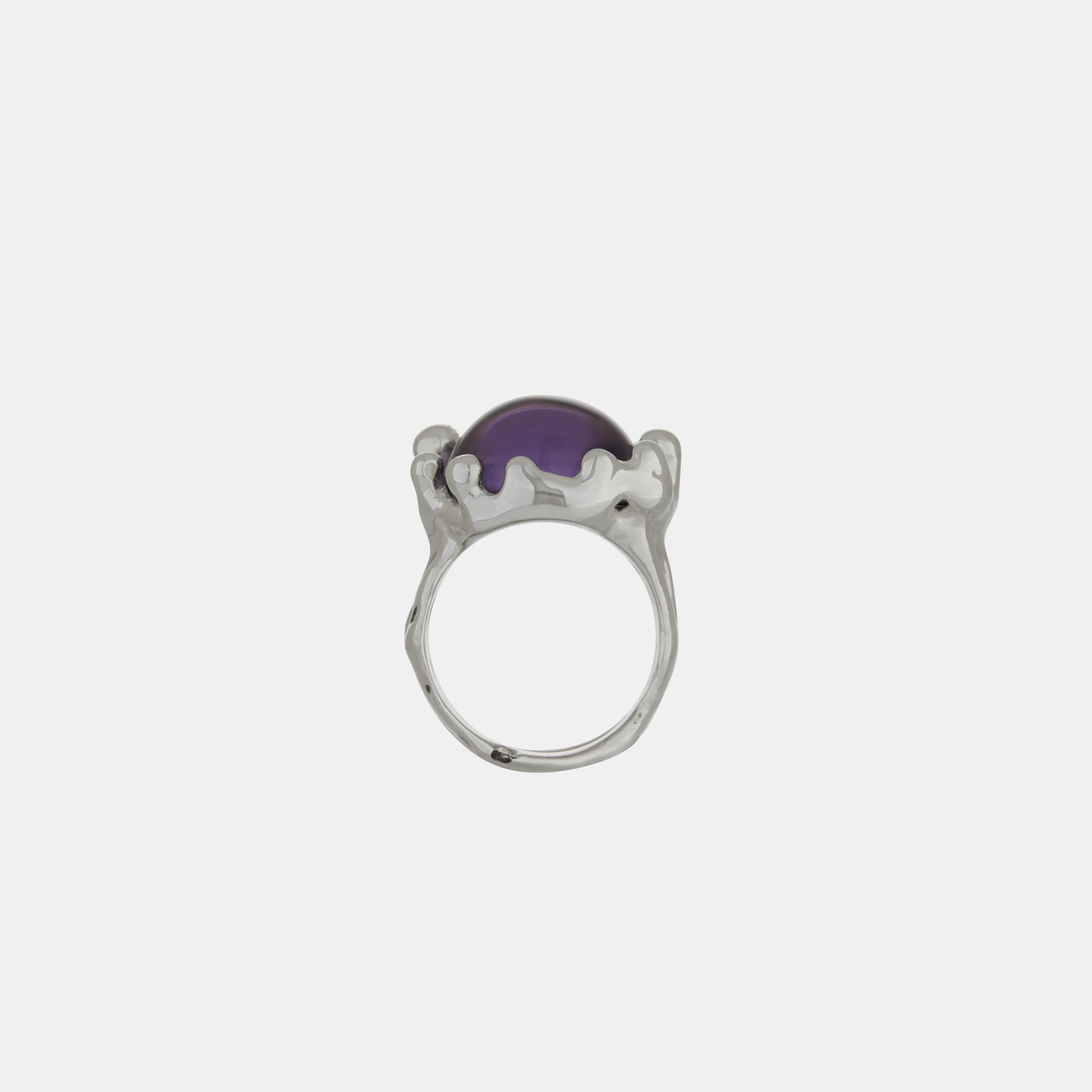 Side detail photo of the Magician Ring - Grape.