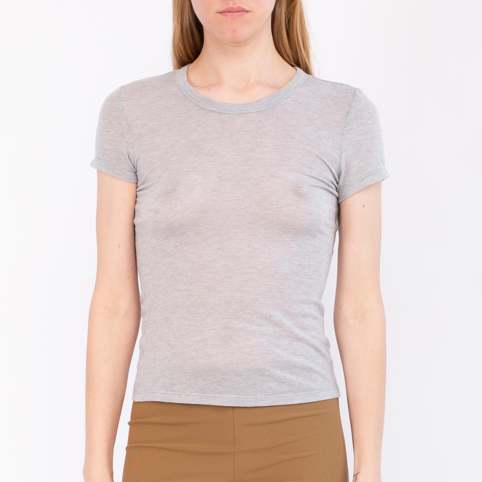 Close half body photo of model wearing the Campos Tee - Smoke. 