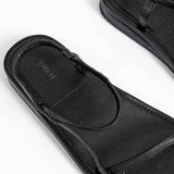 Close detial photo of the Desnudo New Flat - Black.