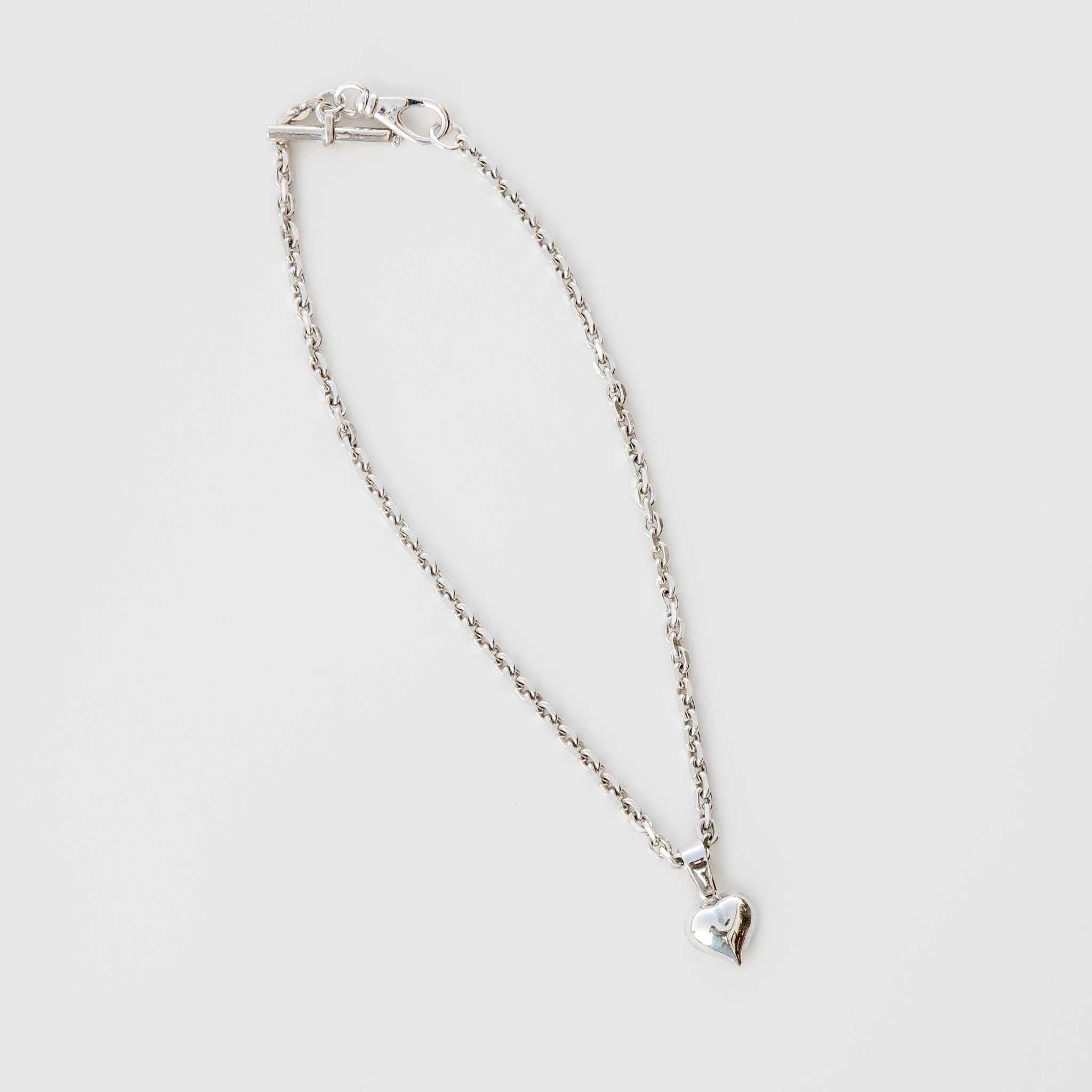Flat photo of the Diamond Cut Heart Chain.