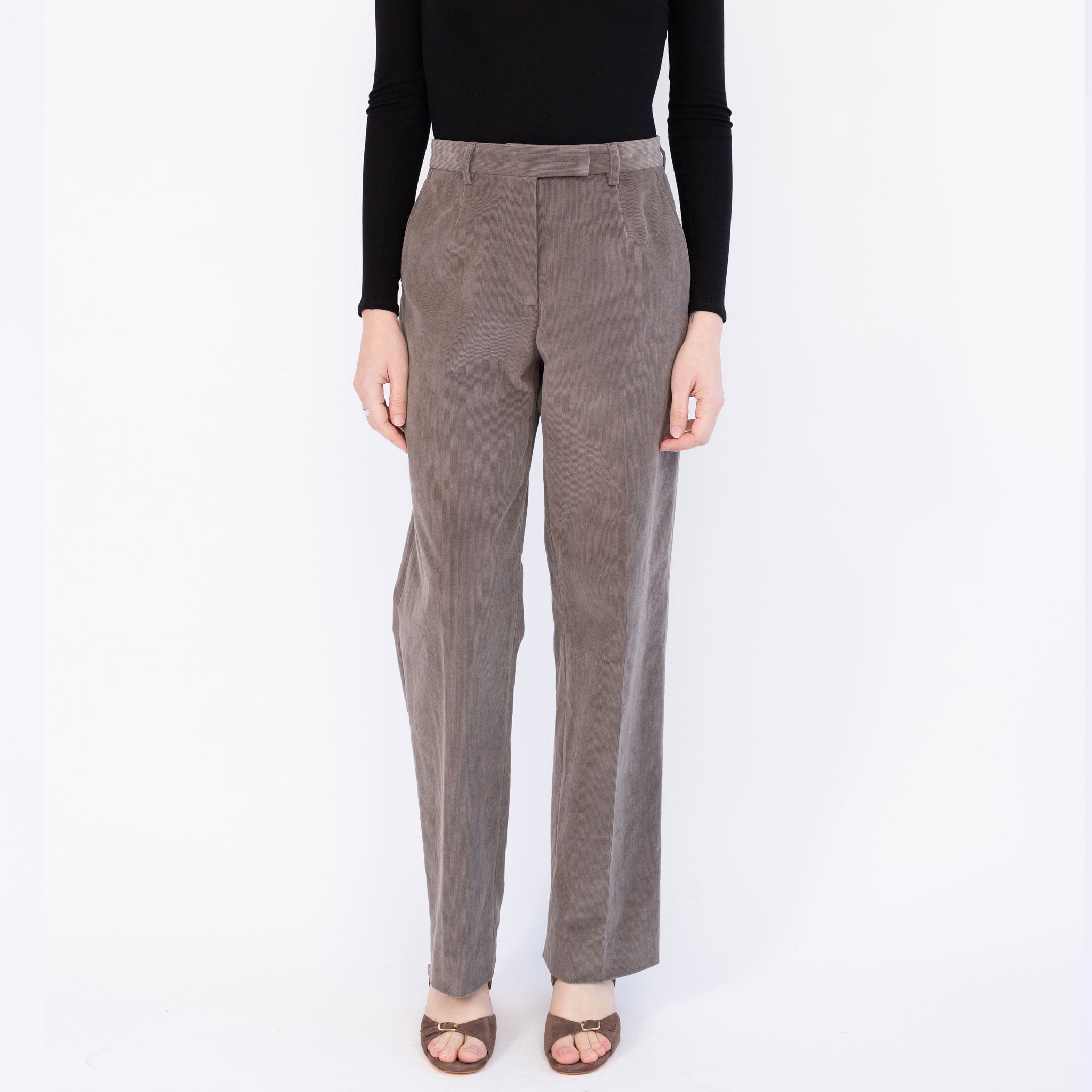 Close half body photo of model wearing the Harp Trouser - Chelsea Grey.