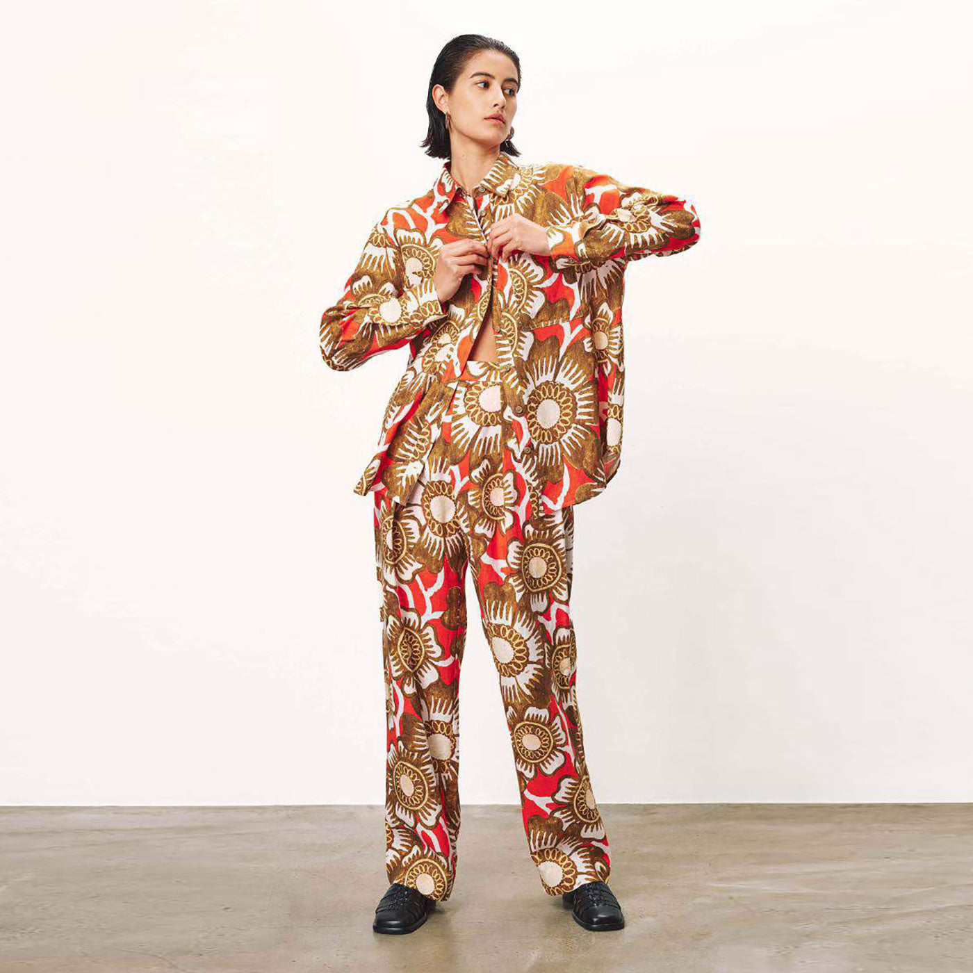 Full body photo of model wearing the Marella Pants - Olea.