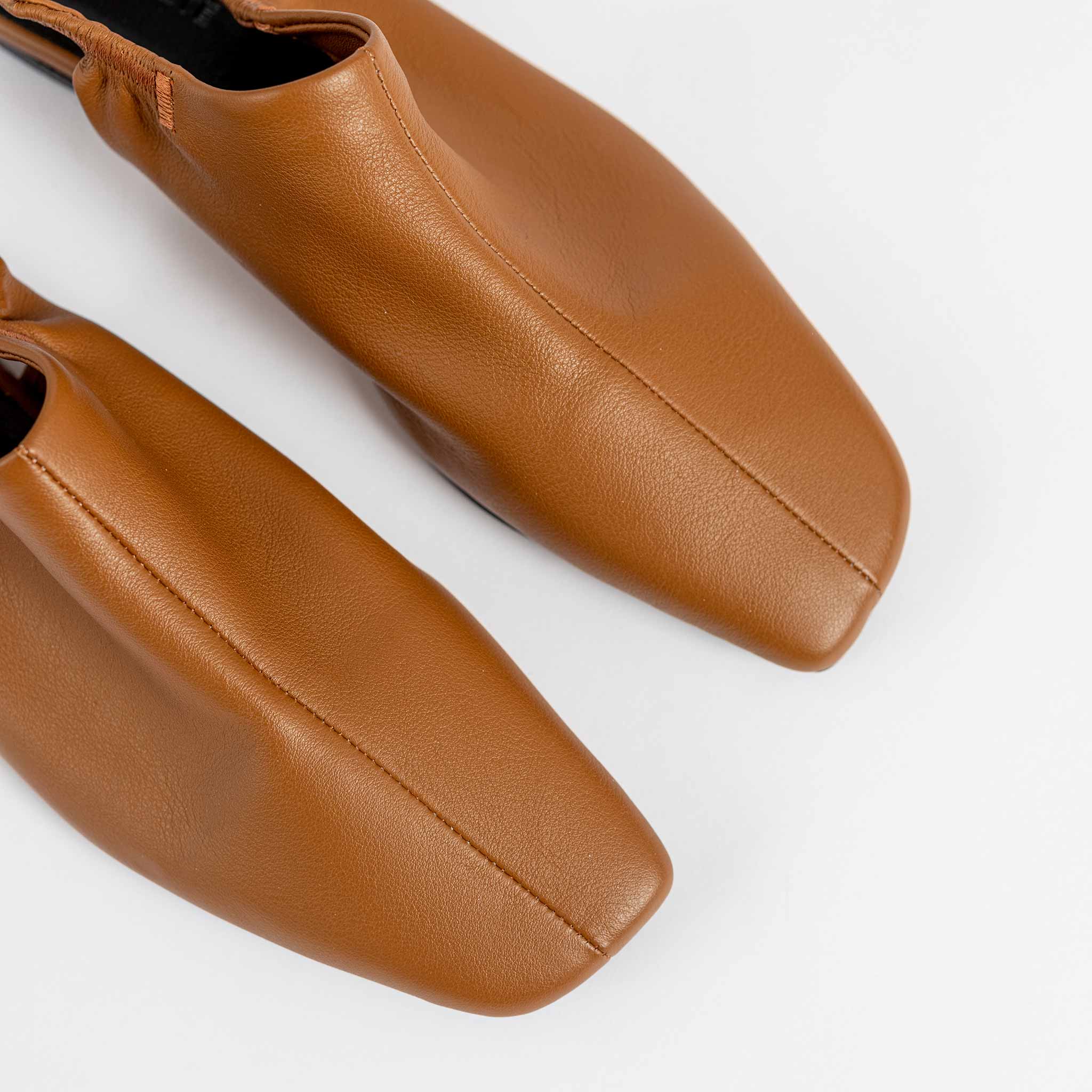 Close detail of the Tecno Cut Flat - Bronze.