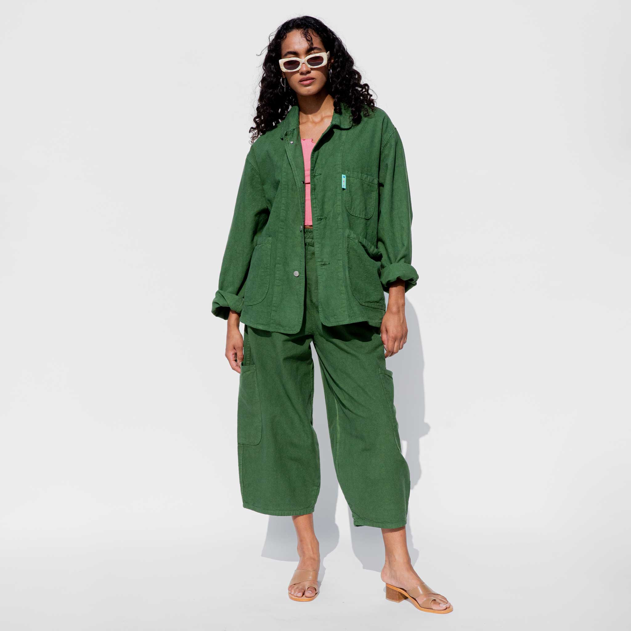 Full outfit photo of Meals Chef pant in Kale green.